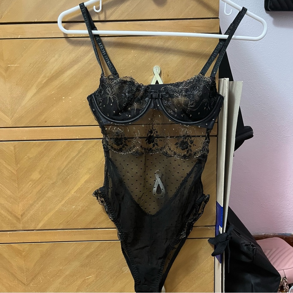 NWOT Victoria’s Secret Rose Bud Lace Bodysuit